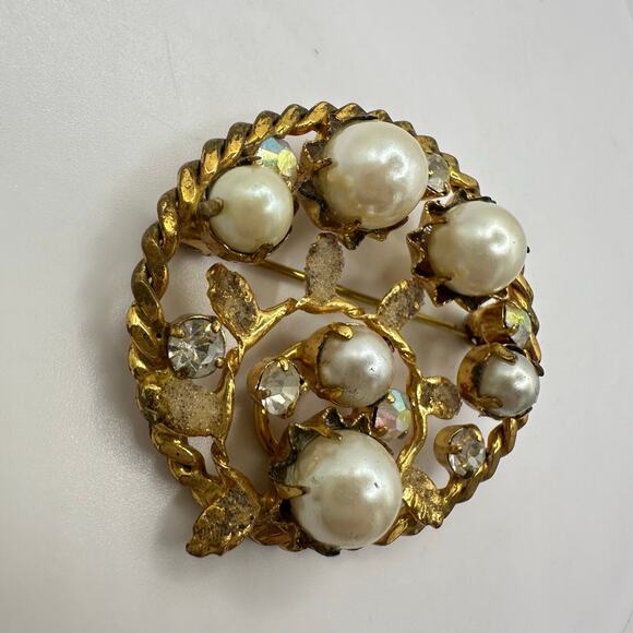 Austria 1950s gold tone aurora borealis AB clear rhinestones faux pearls brooch - Picture 3 of 7
